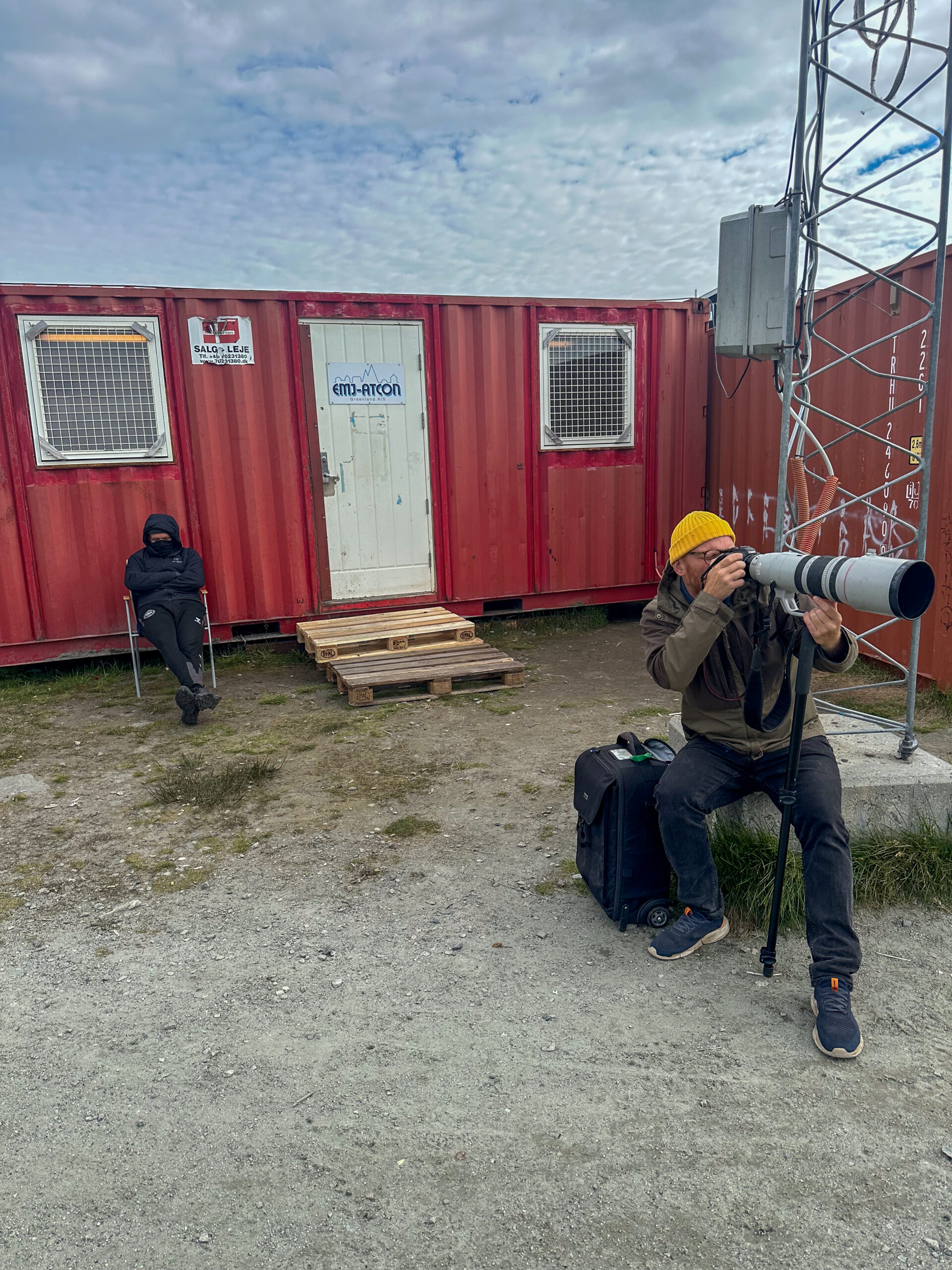 Offsides fotograf Daniel Nilsson på reportageresa i Nuuk på Grönland