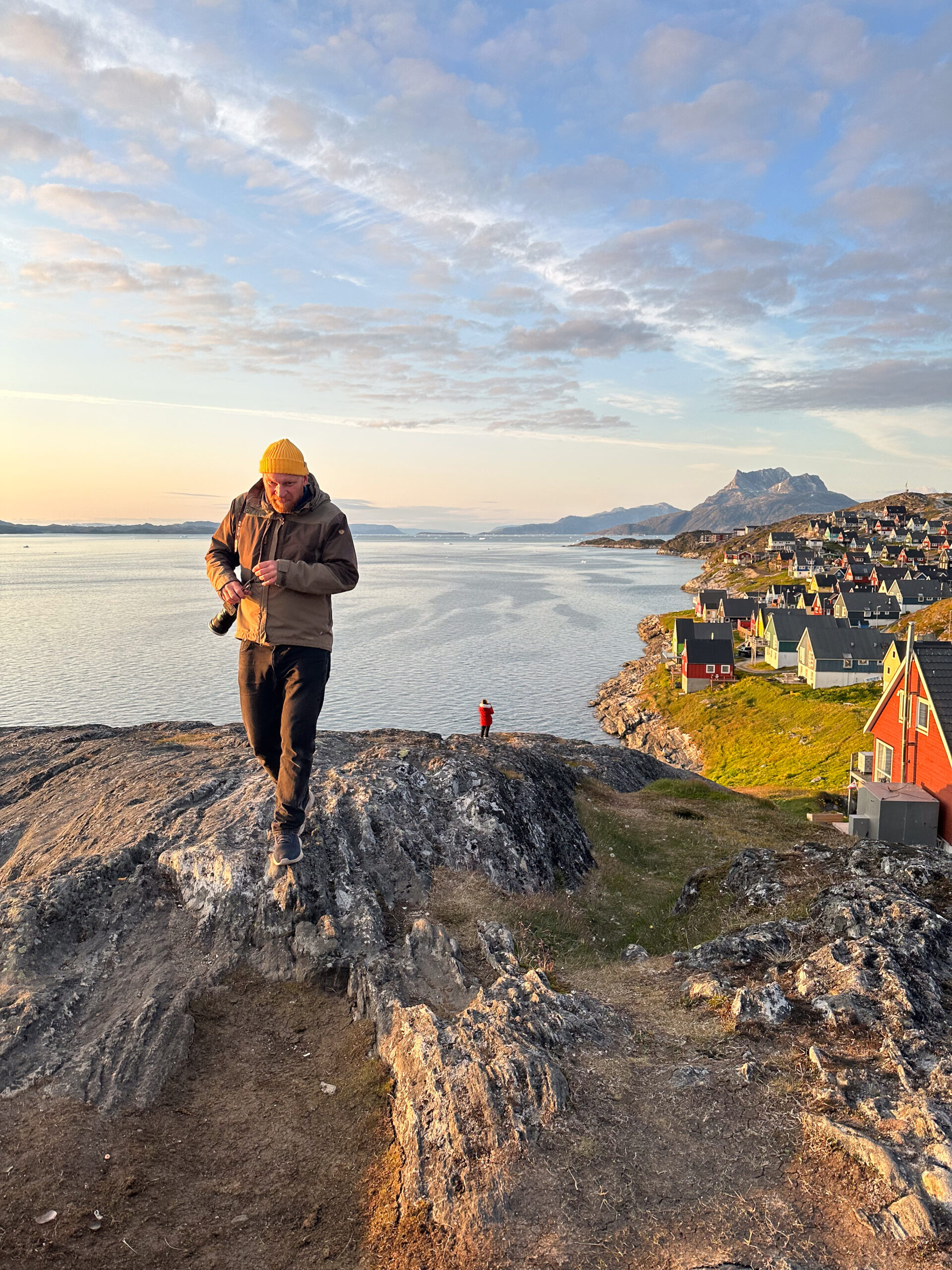 Offsides fotograf Daniel Nilsson på reportageresa i Nuuk på Grönland
