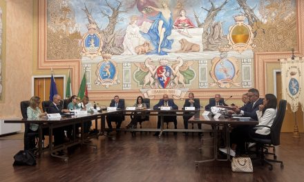 La cronaca del Consiglio che ripara il danno di immagine subito da Diano Marina per il divieto di balneazione
