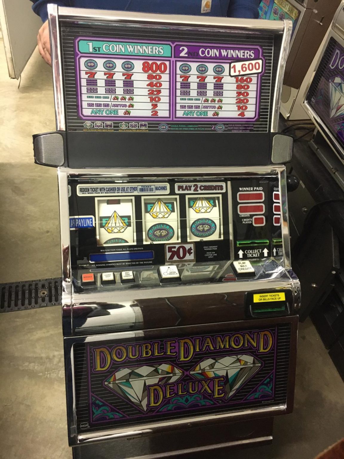 Double diamond slots, brought to you by wincrest studios, is a virtual version of the favorite 3 reel, 1 payout line slot machine. IGT S2000 Double Diamond Deluxe slot machine
