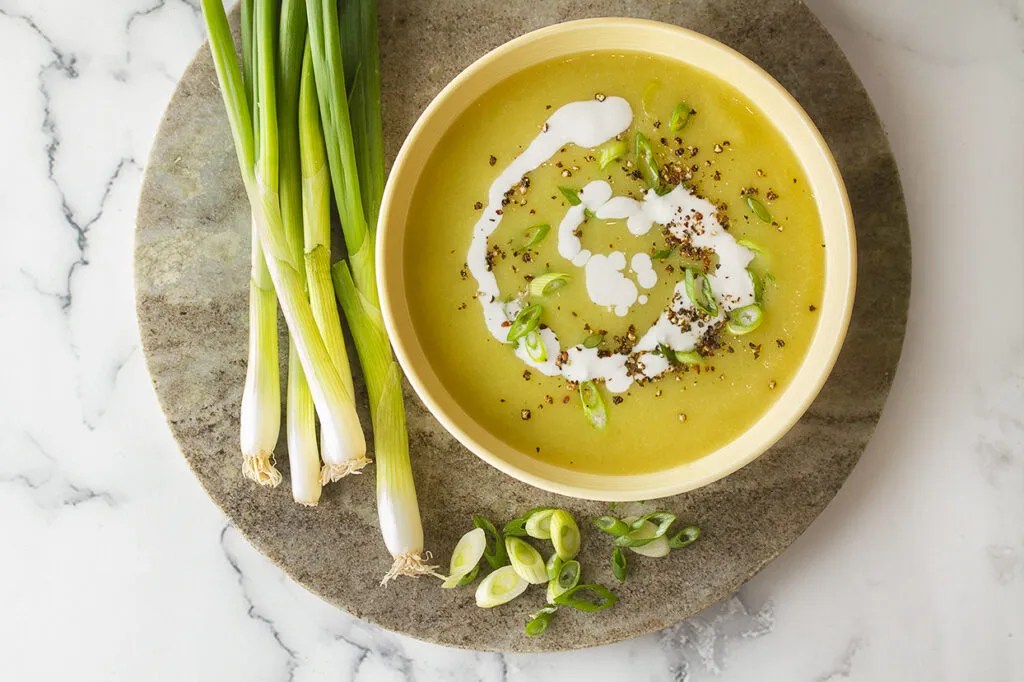 Creamy Vegan Cauliflower & Leek Soup