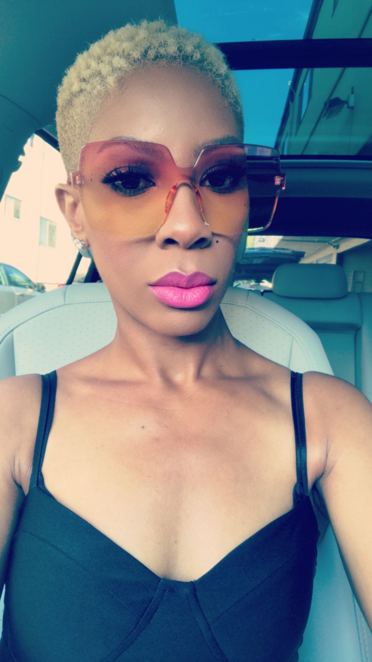 Kym Nicole Oubre @kymmyizabeauty Black culture is American culture and the ability to do all skin shades and undertones efficiently shows superior skill and expertise.