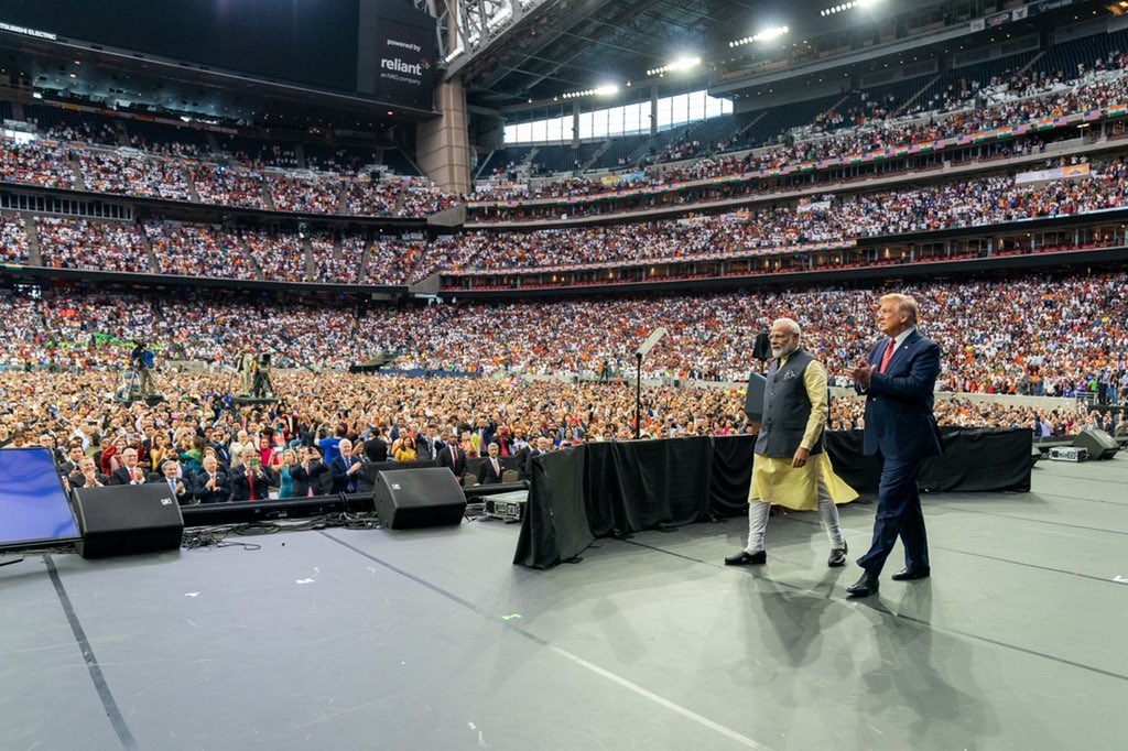Video: Crowd chants 'Mandir Wahi Banayenge' at 'Howdy, Modi!' event ...