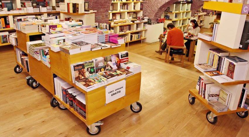 Scandal Un Librar De La Humanitas Sibiu Si Ar Fi Pierdut Slujba Pentru CÄ Nu L A Recunoscut Pe Plesu