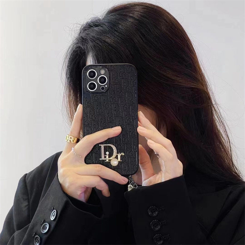 【早い者勝ち‼️】ディオールDior iPhone 14用レザーケース ブラック Dior(ディオール)のiPhone13・14向け人気スマホケース10選!