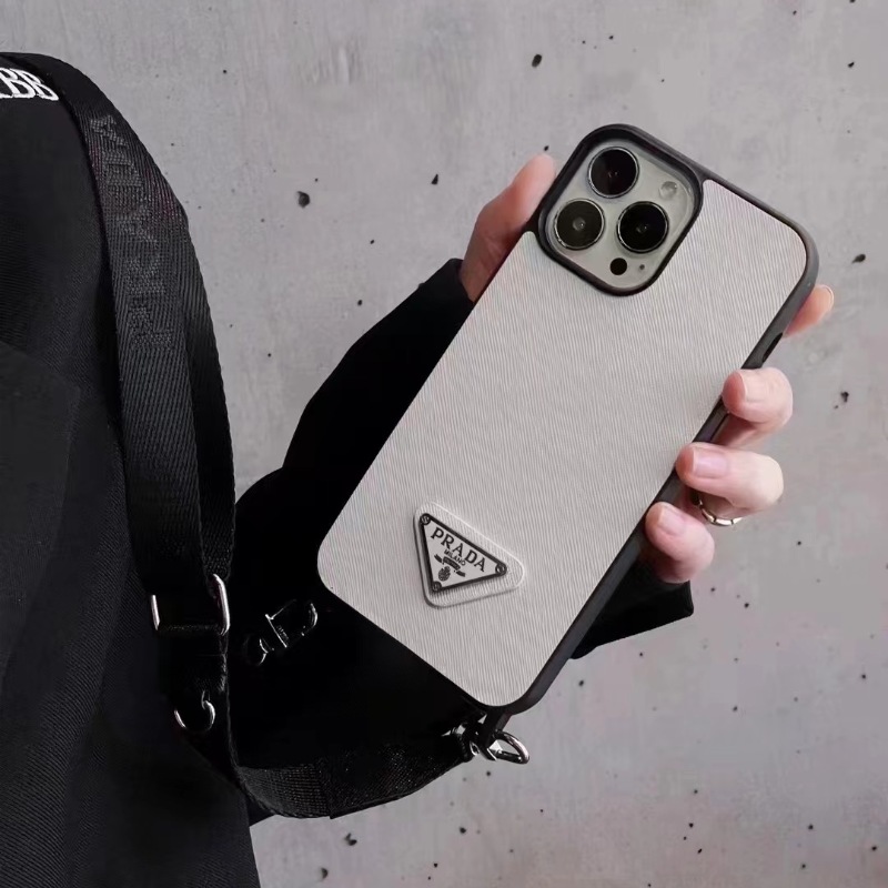 極美品✨ プラダ iPhone15 三角プレート ショルダー スマホケース prada レザー REナイロン スマホショルダー ギフト箱 (PRADA