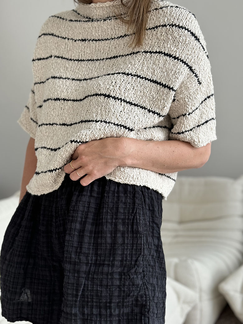 Sea_loop_tee is knitted top down