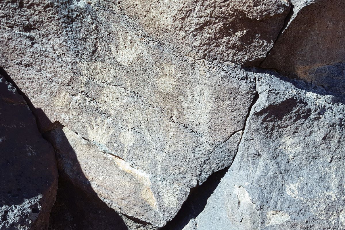 petroglyphs-carved-in-rock