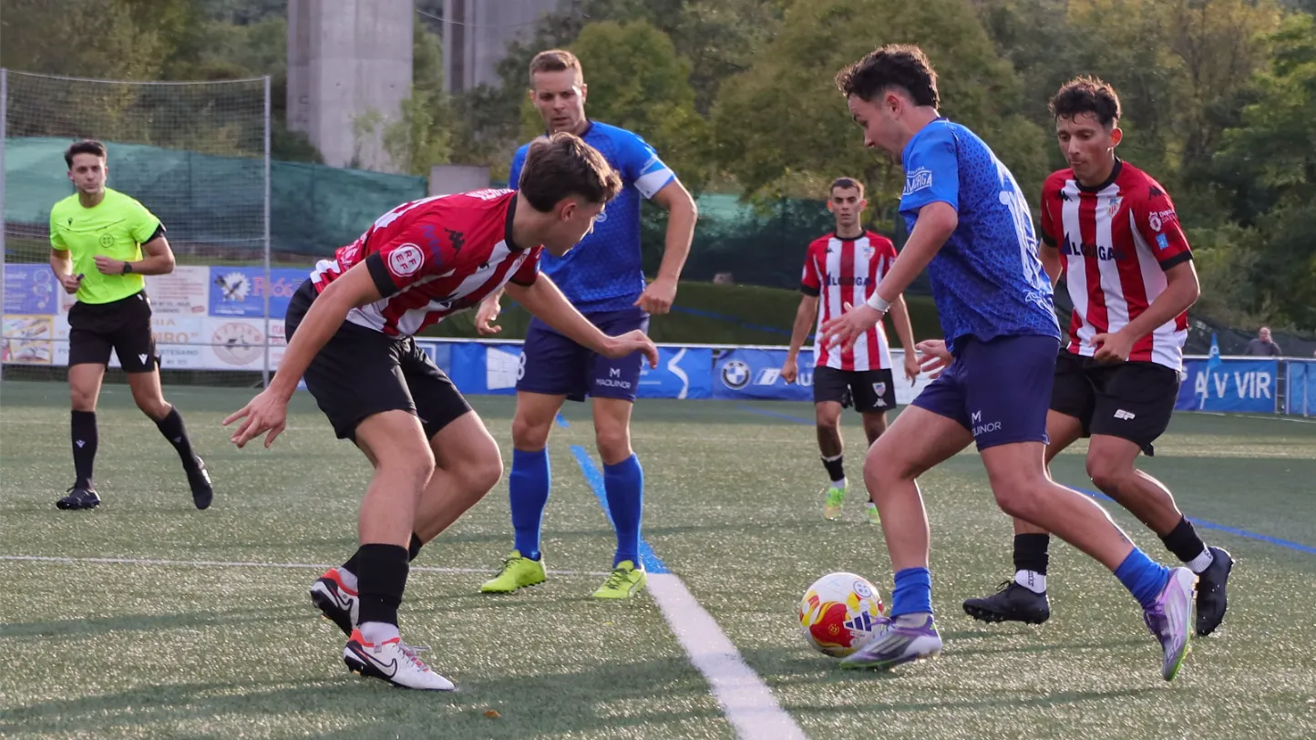 La UD Barbadás suma un punto ante el Atlético Arteixo en un duelo sin goles