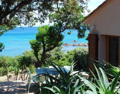 Seaside, beachfront villa for 10 people