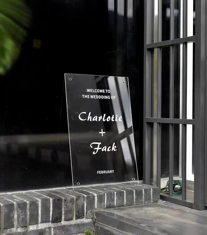 Transparent Acrylic Outdoor Display Stand
