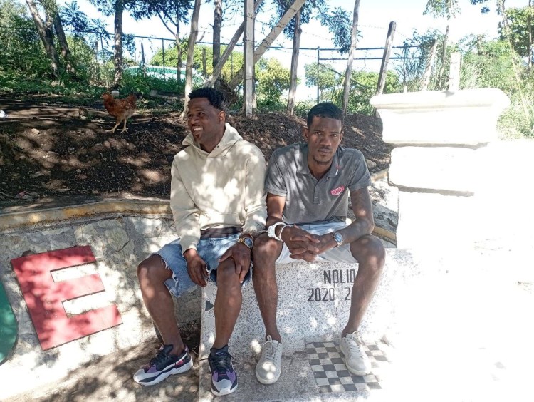 Ejército detiene a dos hombres que transportaban indocumentados en el baúl de un vehículo en San Juan de la Maguana