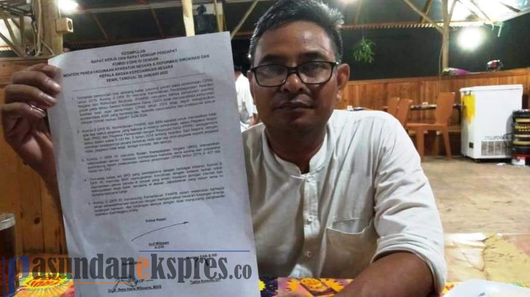 Data tersebut terdiri atas 102.518 pelamar calon pegawai negeri . Pemerintah Upayakan Angkat Honorer K2 Pasundan Ekspres