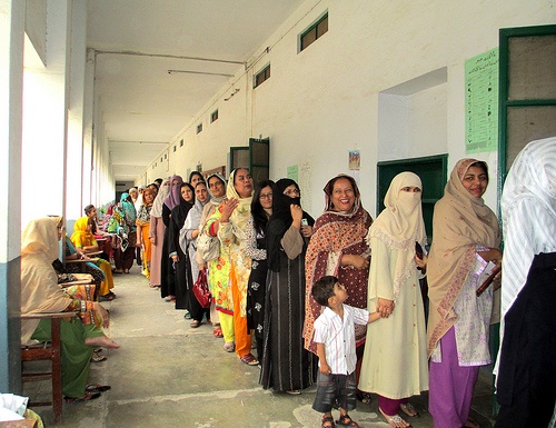 Dia, perempuan cantik macam ratu yang sudah pun menjadi isteri kepada pelakon eizlan yusof pada tanggal 7 julai lalu yang berlangsung di . Peacebuilding And Human Rights An Agenda For Democratic Transformation Peace Insight