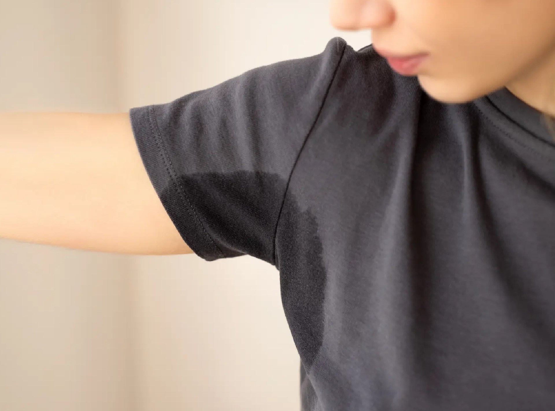 Causes Excessive Sweating in Females in Dubai