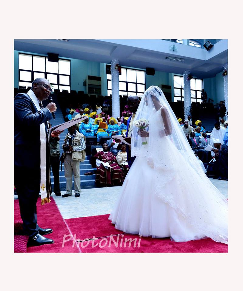 at the altar, wedding vows, bride and groom, photonimi