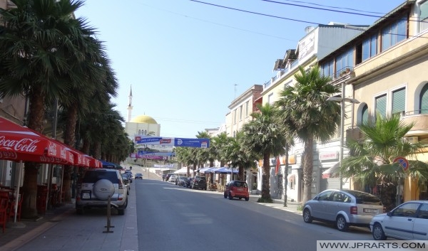 Fatih Mosque seen from the Rruga Tregtare (Durrës, Albania)