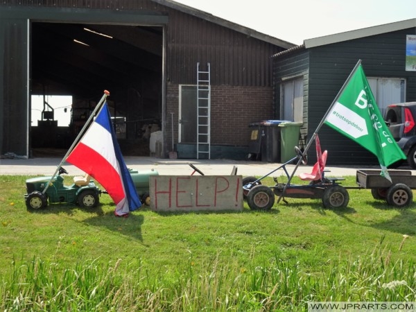 Farmer's Children ask for Help during the Farmer's Protests in the Netherlands