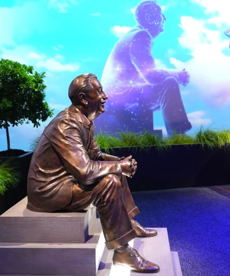 walt-the-dreamer-d23-epcot-statue-mock-up-1.jpg