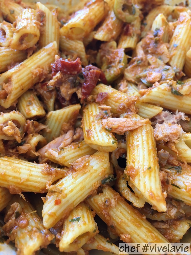 Rode pastasalade