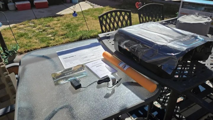 Aiper Surfer S2 Solar Powered Pool Surface Skimmer Robot - What's in the box!