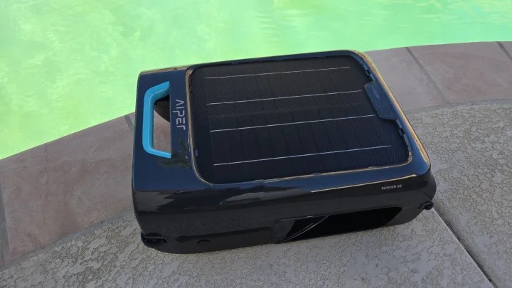 Aiper Surfer S2 Solar Powered Pool Surface Skimmer Robot - Solar Panels