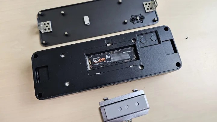 Kensington SD7100T5 EQ Pro 19-in-1 Thunderbolt 5 Docking Station - Internal NVMe Slot