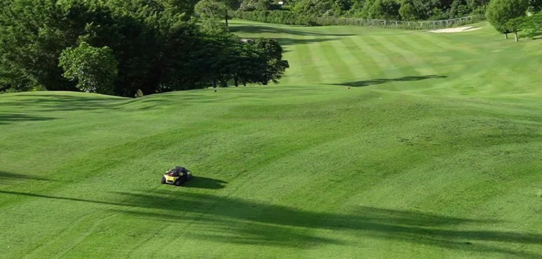 Yarbo Robot Lawn Mower Pro - Golf Course