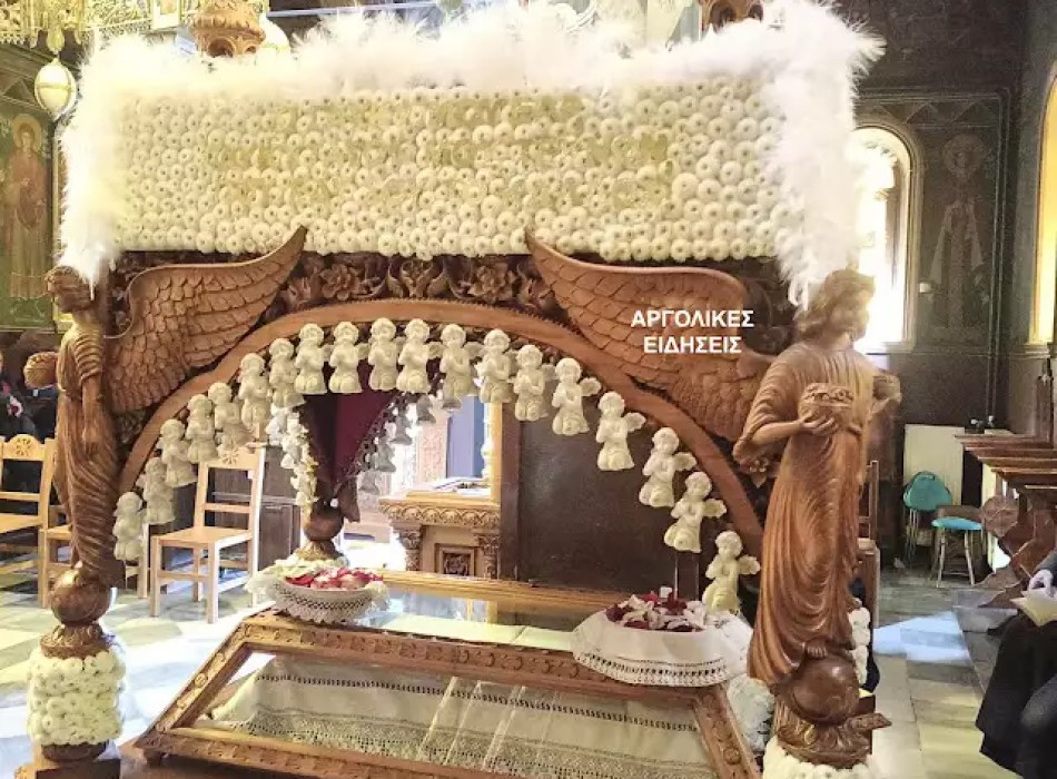 Συγκλονίζει ο επιτάφιος με τα 57 αγγελάκια για τα θύματα των Τεμπών