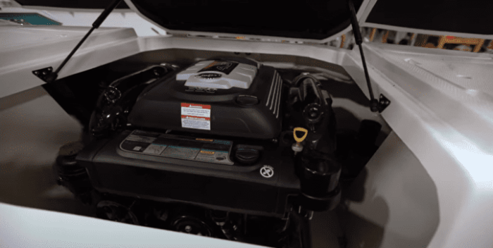 How many hours does a boat engine last