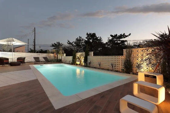 ナイトプールの施工事例と照明選びのポイントを紹介｜pool construction method