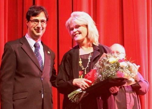 O tenor jacareiense Paulo Esper e a soprano June Anderson, homenageada da edição 2016 (Foto: Valter Pereira/PMJ)