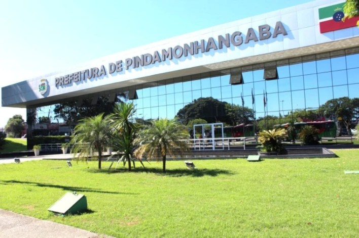Fachada da Prefeitura de Pindamonhangaba, onde contribuintes podem aderir à anistia de dívidas municipais