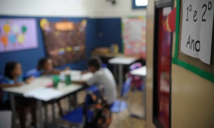 Para o especialista, é preciso entender os processos que geram resultados muito ruins no que diz respeito à aprendizagem nas escolas.