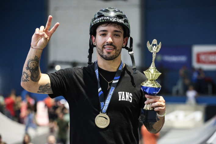 O argentino José Torres “Maligno”, medalha de ouro nos Jogos Olímpicos de Paris 2024, ficou com o título da competição