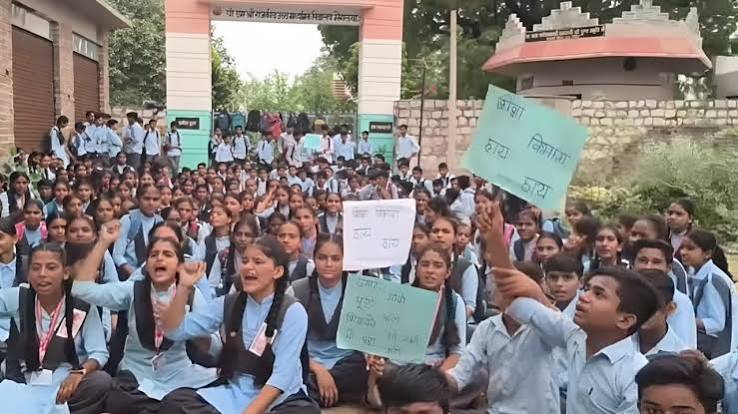 सवाल पूछती दो पीढ़ियों के प्रदर्शन के निहितार्थ