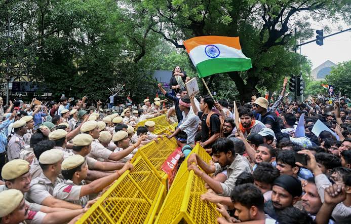 धरने-प्रदर्शनजीवियों के लिए सख्त प्रोटोकाल आवश्यक