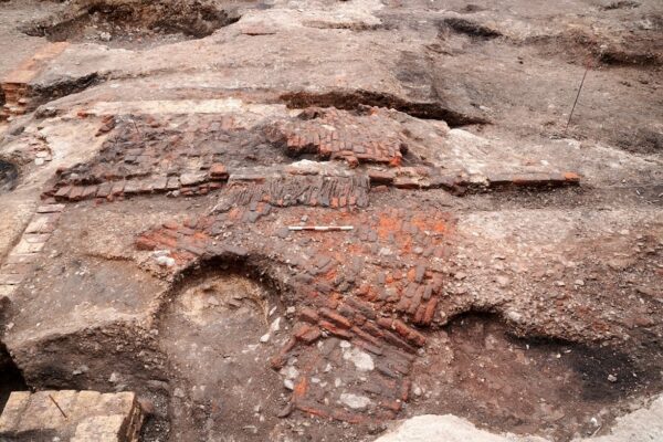 Brick walls and floors dating to the 17th century. Scale 0.50m