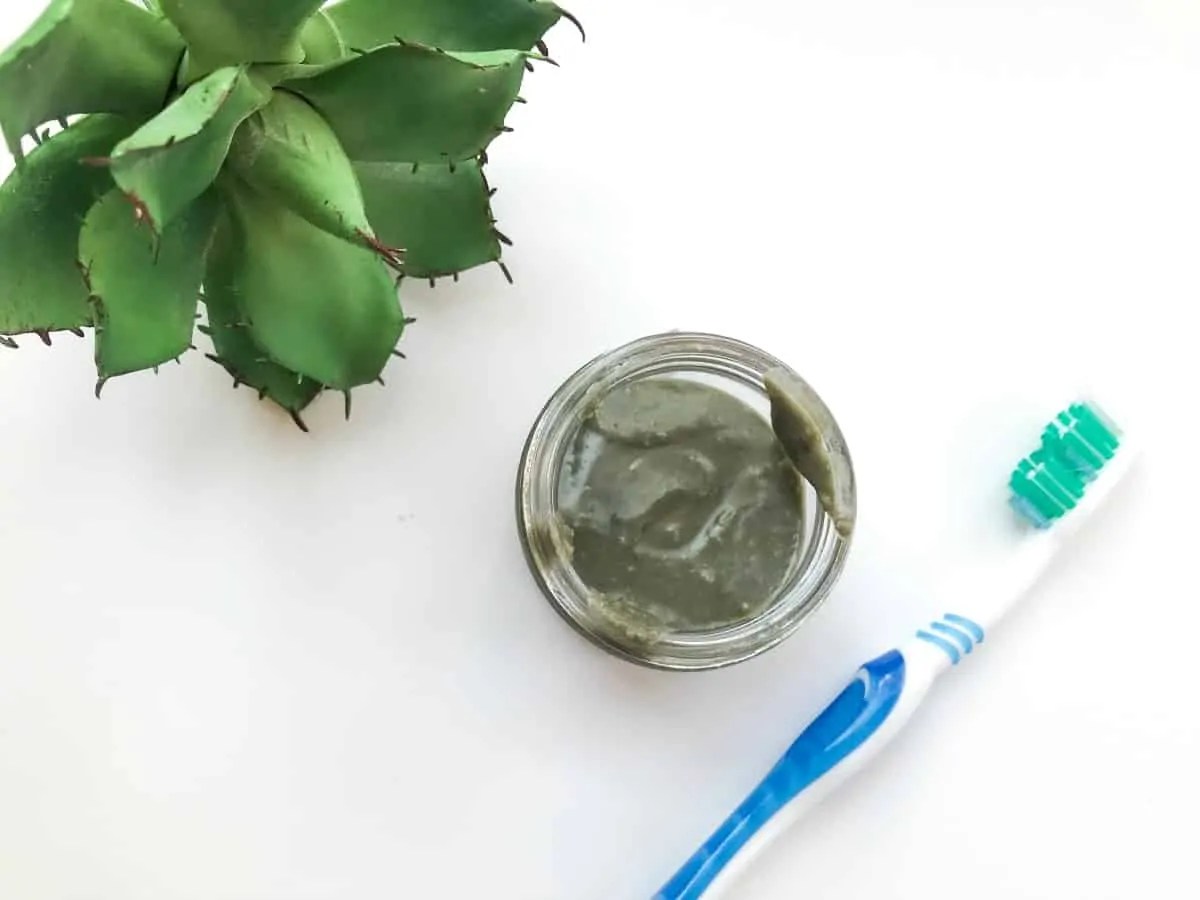 DIY Whitening Toothpaste Sensitive Teeth