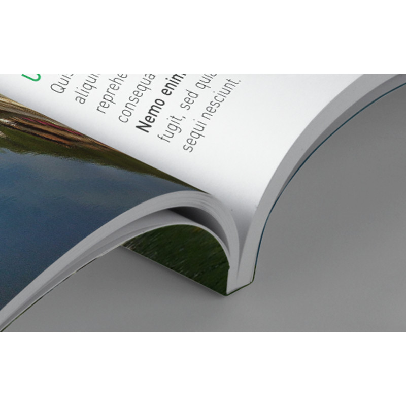 Une recoupe des trois bords extérieurs est ensuite effectuée pour rendre la finition parfaite. A5 Paysage, corps couleur, Dos carrÃ© collÃ© (400 pages) - Print-numeric