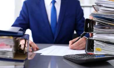 Wil je graag in gesprek met iemand van de opleiding? Wat is een controller? | Betekenis, opleiding