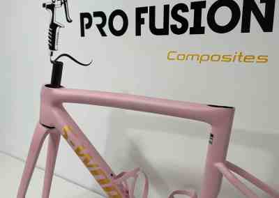 peinture pink sur un vélo specialized