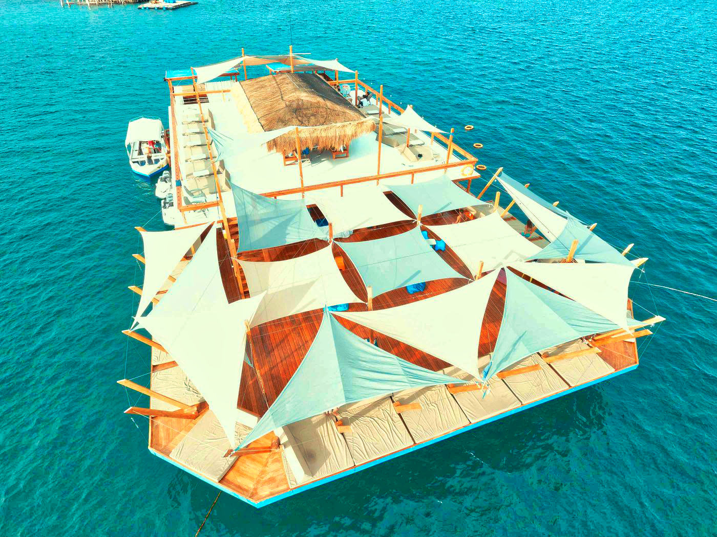 VIDEO TawHai Floating Bar Philippines