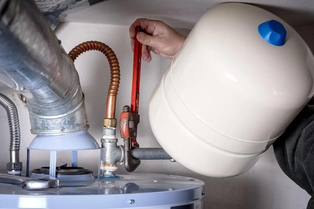 installer un vase d'expansion sur un chauffe-eau
