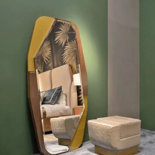 kelly-mirror-prophilo-ambientata