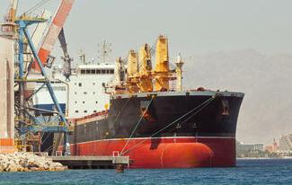 Die Bandbreite an Polykrisen im globalen Maßstab nimmt zu, beispielsweise durch Piraterie und Angriffe auf Handelsschiffe im Roten Meer. 