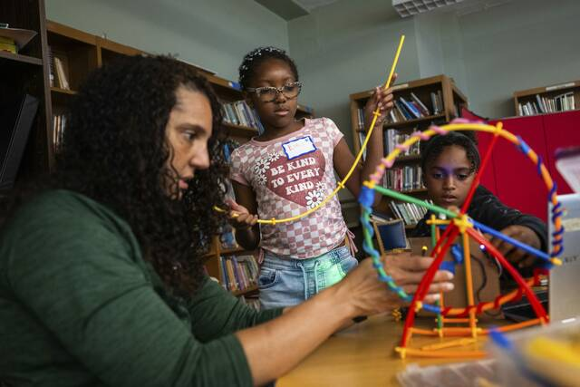 Pittsburgh groups teach AI skills, including when not to use them