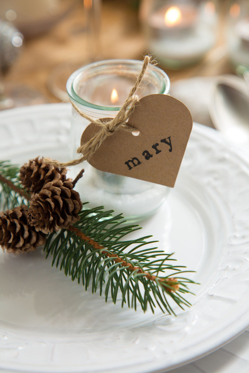 Want some easy homemade christmas decorations ideas? Easy Homemade Christmas Decorations