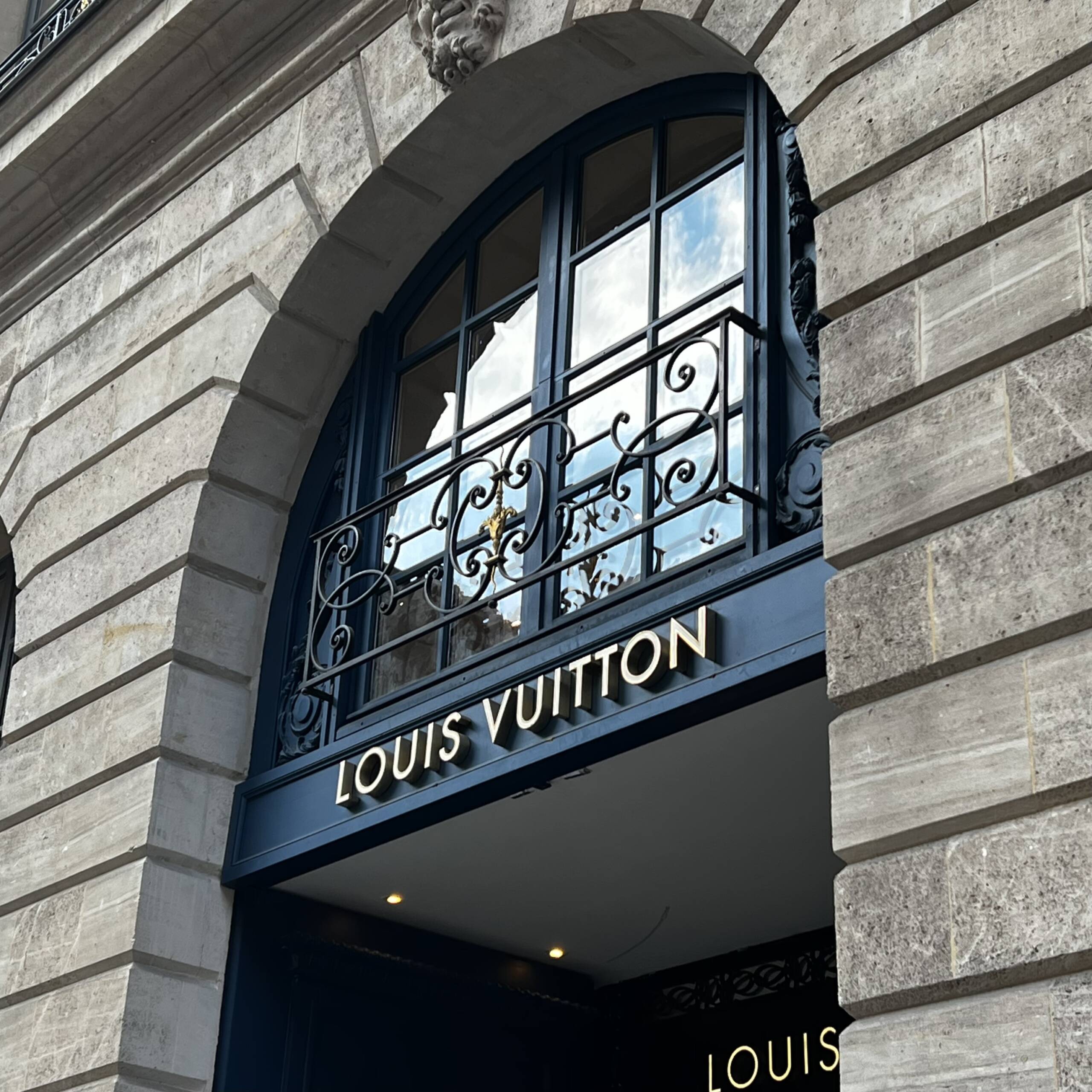 Luxury handbags display
