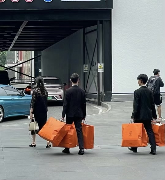 Chinese shopping travel,Chinese travel ,China Travel Ban